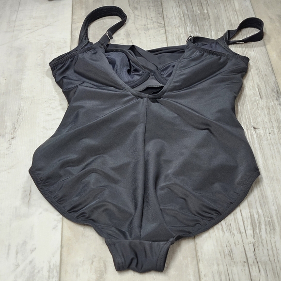 Miraclesuit Black Swimsuit Size 10 One Piece Ruched Underwire Bra Slimming - Picture 12 of 16